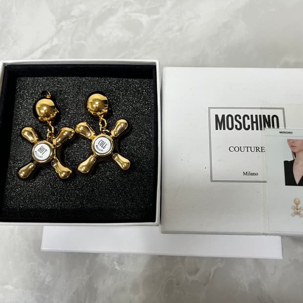 새상품)모스키노 금장 수도꼭지 귀걸이