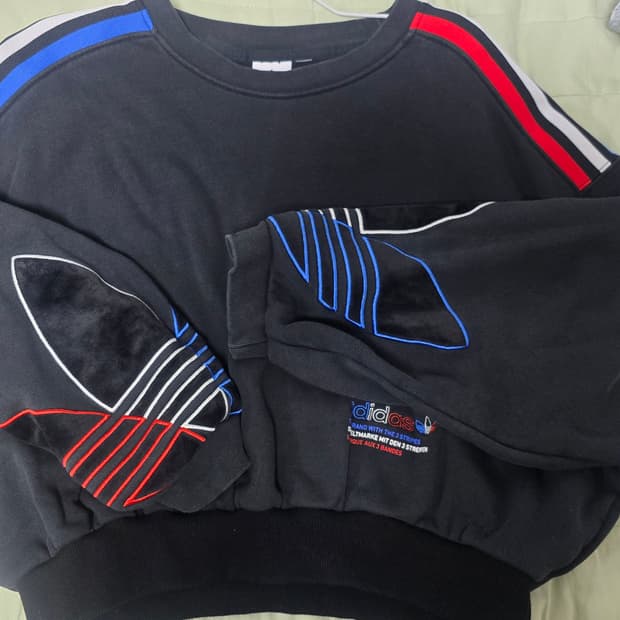 아디다스 빨파 세미크롭 후드티