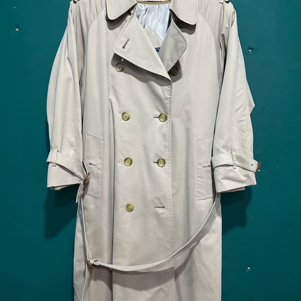 버버리 노바체크 여성더블트렌치코트 내피있음