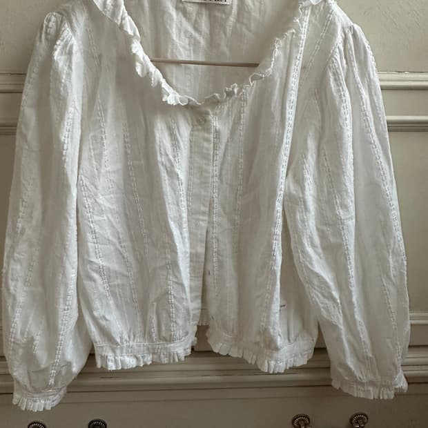 magnet 화이트 블라우스
