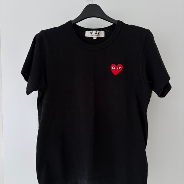 꼼데가르송 하트 반팔티셔츠