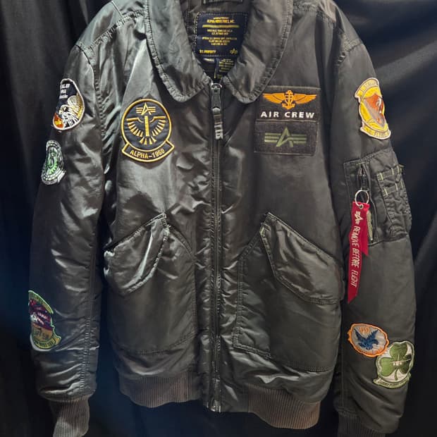 알파인더스트리 MA-1  와펜 항공 점퍼
