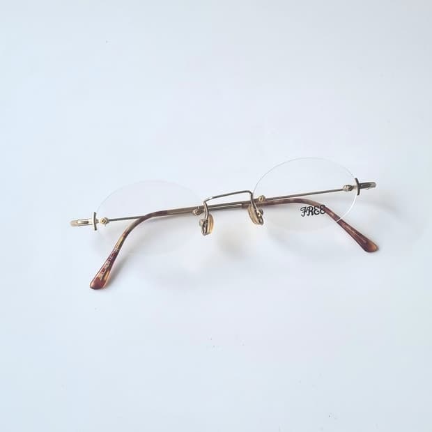 데드스탁 오벌형 심플한 무테 안경테 564