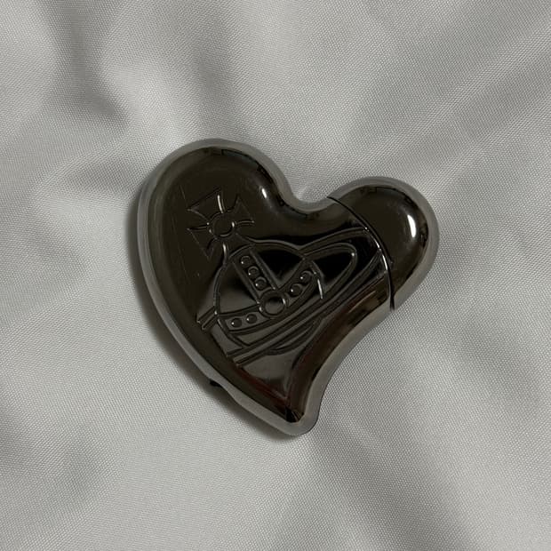 비비안 웨스트우드 하트 라이터 (건메탈색) 판매합니다