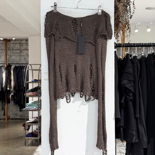 제이디드 런던 카키브라운 디스트로이드 니트 탑