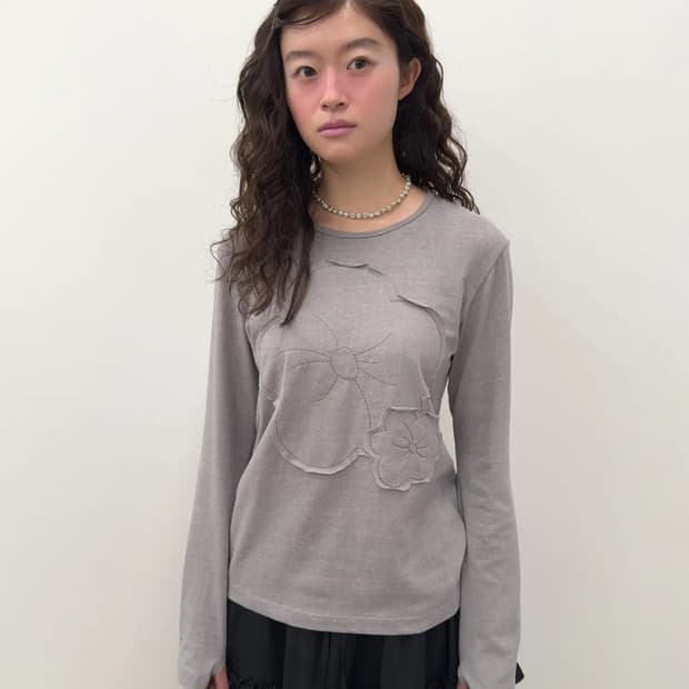 타입서비스 Flower Appliqué Top 그레이