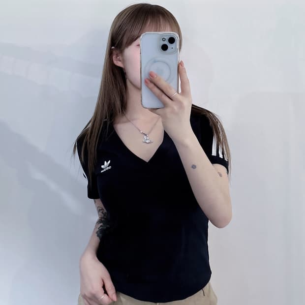아디다스 브이넥 딱붙 반팔