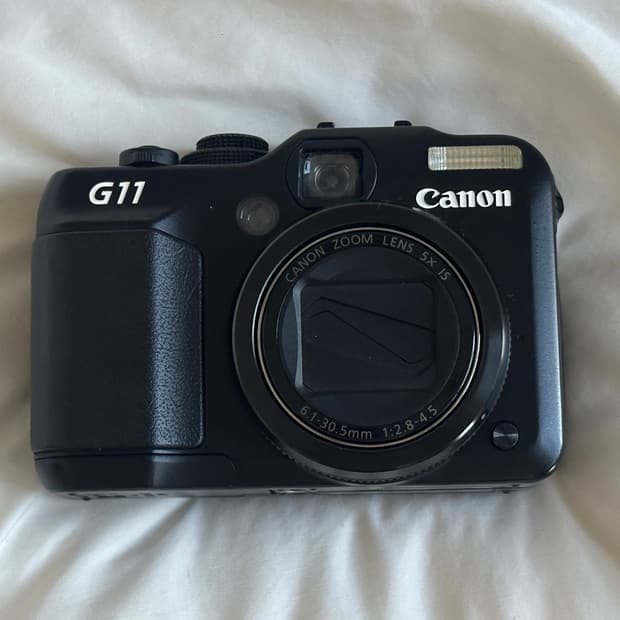 캐논 파워샷 G11 (G12와 비슷, 셀카 가능 기종)