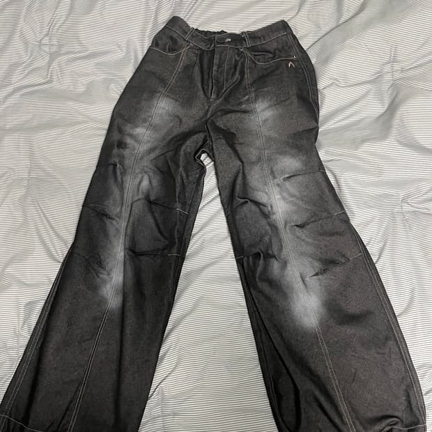 아캄 데님 Sprayed Denim Pant