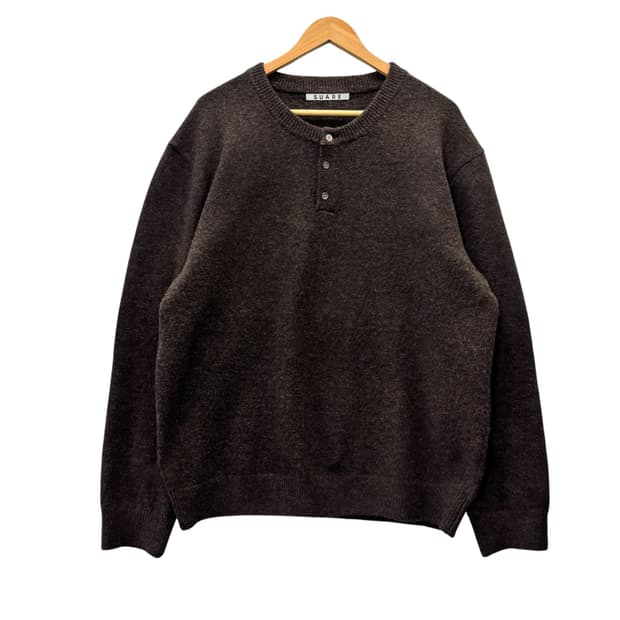 수아레 브라운 헨리넥 니트