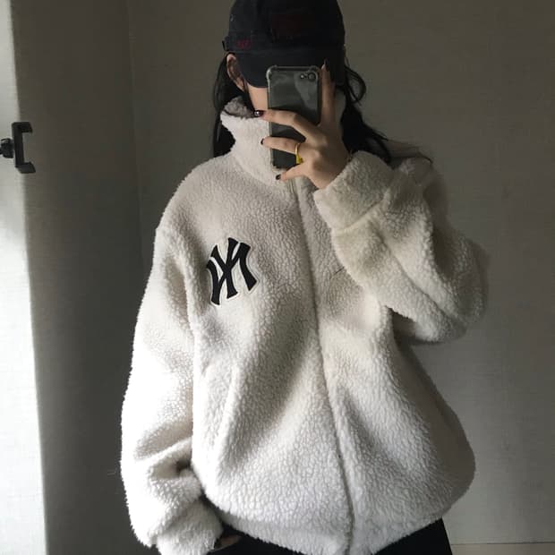 MLB 아이보리 오버핏 후리스