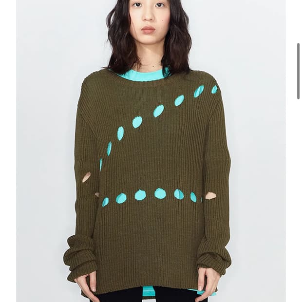 다이닛 크레센도 컷아웃 니트