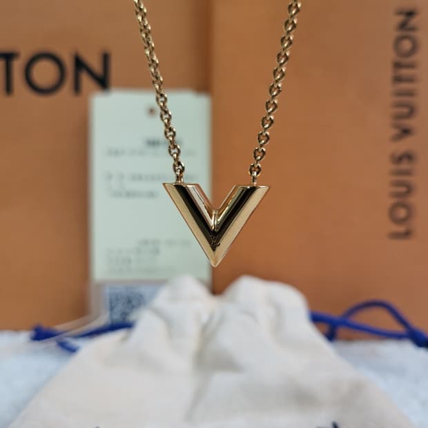 [새상품급/풀구성] 루이비통 에센셜 V 목걸이