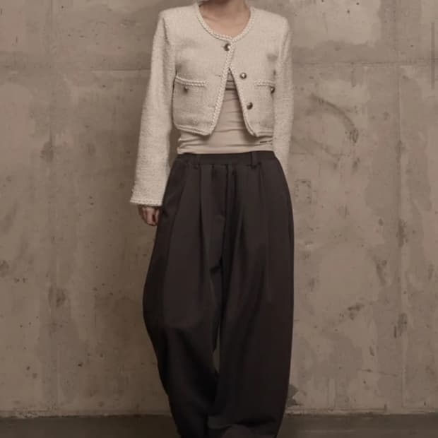 카키포인트 핀턱 와이드 슬랙스 차콜 새거팝니다