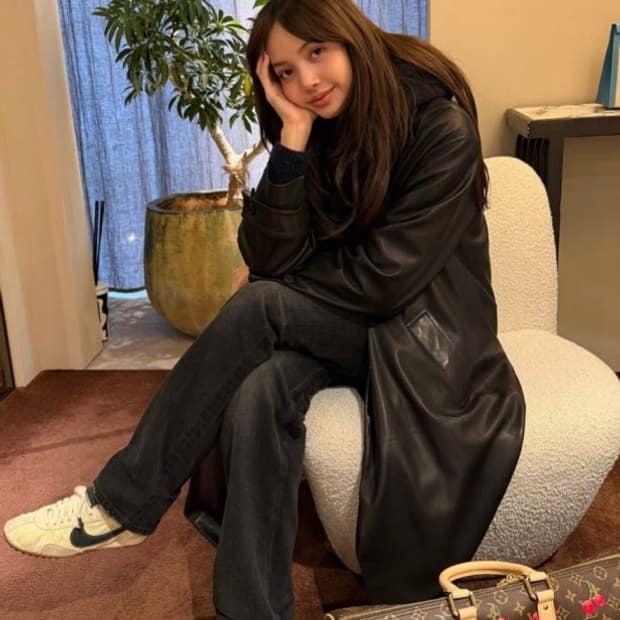 나이키 자크뮈스 문슈오프 누아르/ 블핑리사착용