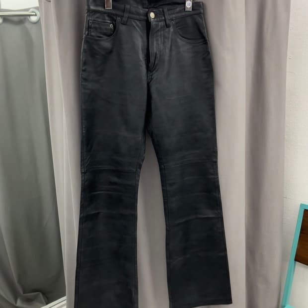 세미부츠컷 레더 팬츠