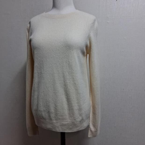 일본빈티지 유니클로 100%퓨어캐시미어 니트 아이보리캐시미어 5566
원