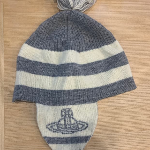 비비안웨스트우드 이어플랩 