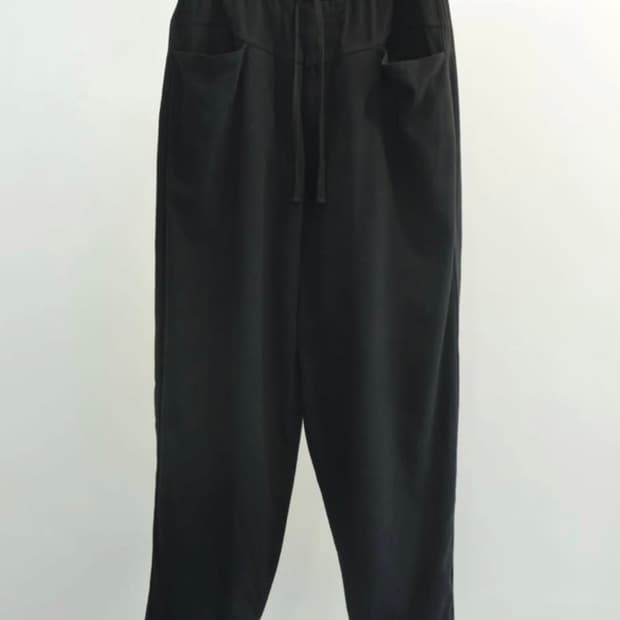 [1] 코모리 26SS 블랙 드릴 테이퍼드 팬츠