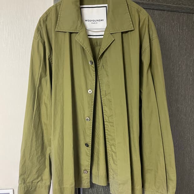 우영미 크롭 셔츠 카키 46