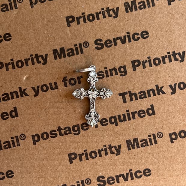 90s vtg Floral Cross Keyring