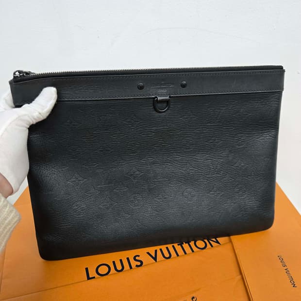 [보증서 정품] 루이비통 쉐도우 포쉐트 클러치백