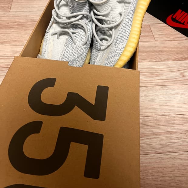 이지부스트 350 v2 클라우드 화이트 270