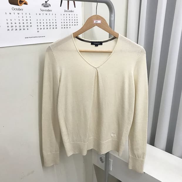 버버리 브이넥 울 니트