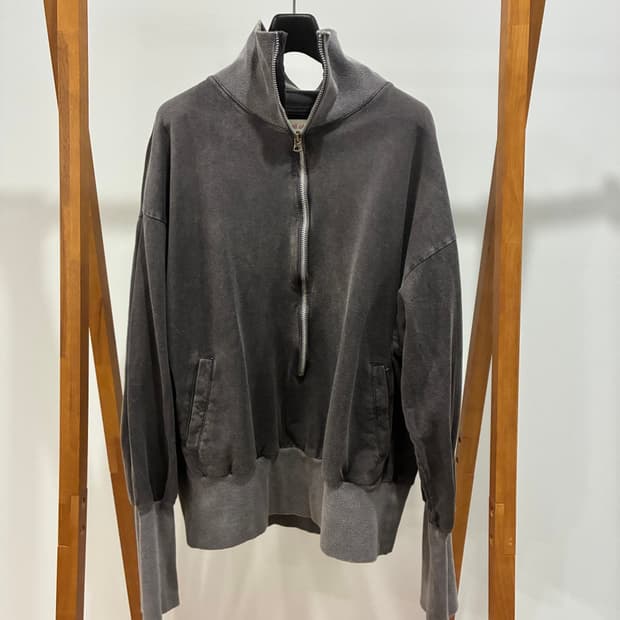 Barbell Object zip sweat