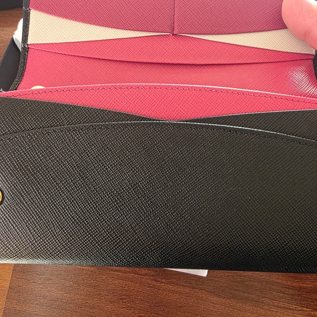 프라다 장지갑 선물하셔도 되용