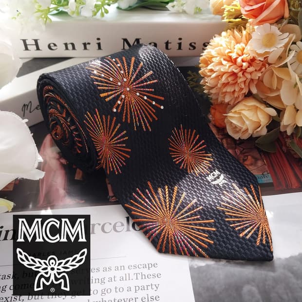 엠씨엠 실크 블랙 불꽃 모티브 패턴 넥타이 9.2cm A+등급 K2218