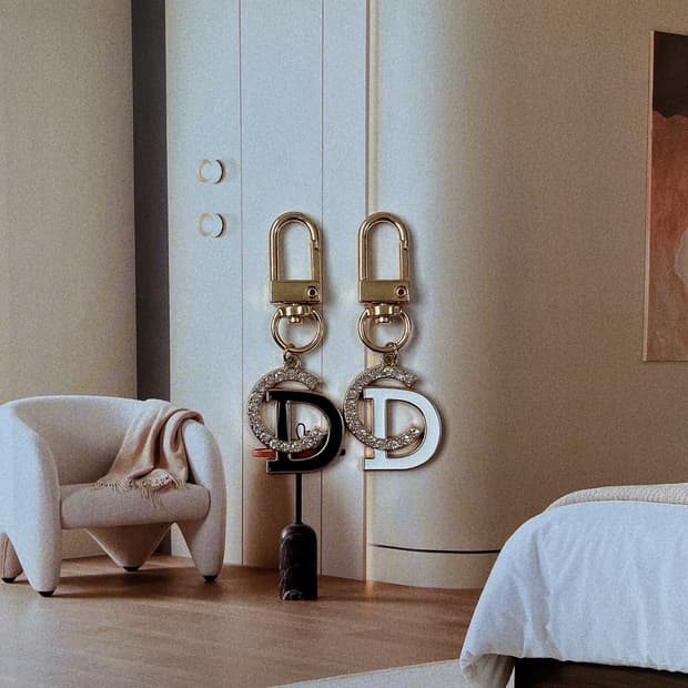 디올 크리스탈 CD 골드 키링