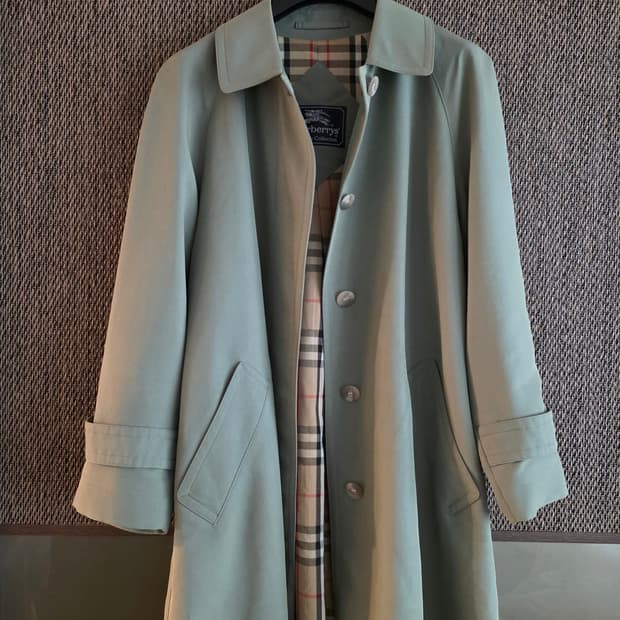 [초레어] 버버리 프로섬 컬렉션 백플리츠 코트