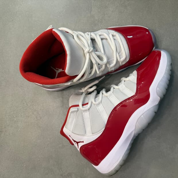 조던 11 레트로 바시티 레드