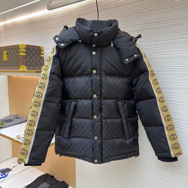 [구:찌] 새상품 / 여성 패딩 / M (약 55 사이즈)