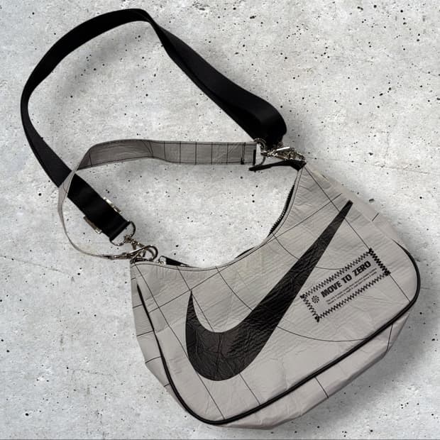 나이키 리유저블 MOVE TO ZERO 크로스 숄더백
