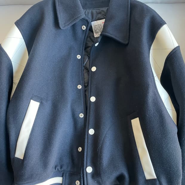 벌스데이수트 바시티자켓