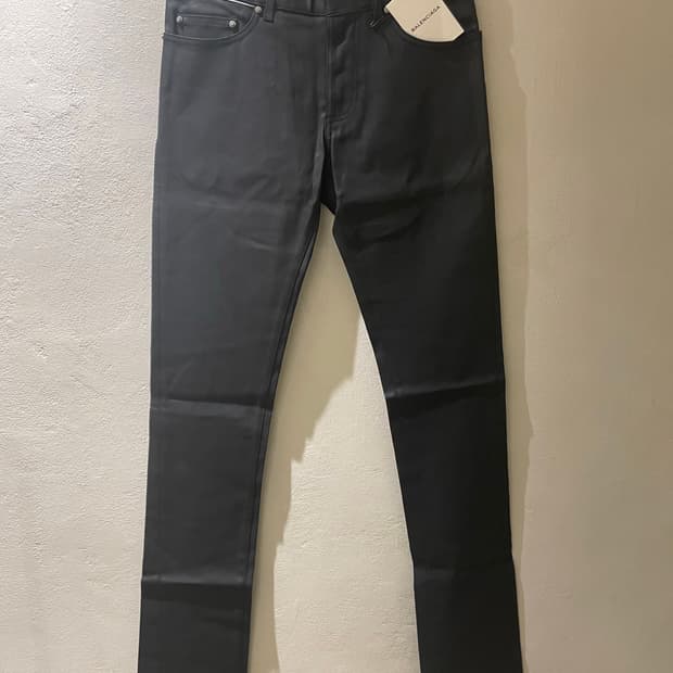 발렌시아가 코팅청바지