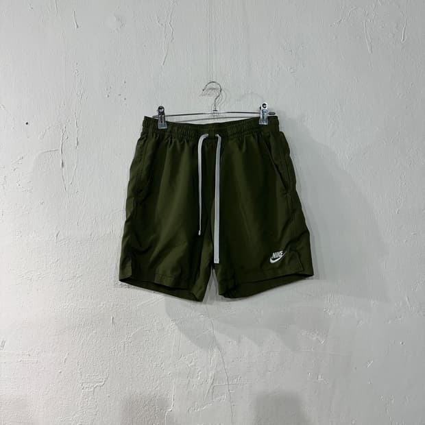 나이키 카키 반바지 M