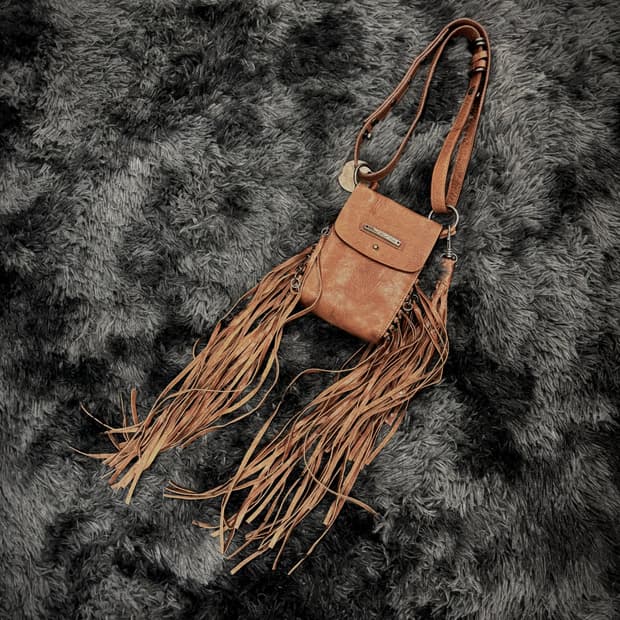 Diesel Black Gold 브라운 테슬 가죽 크로스백