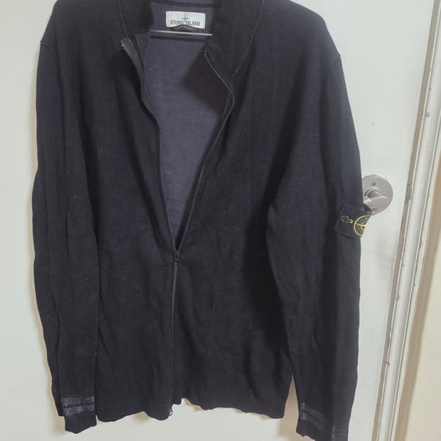 스톤   아일랜드  블랙니트 집엎