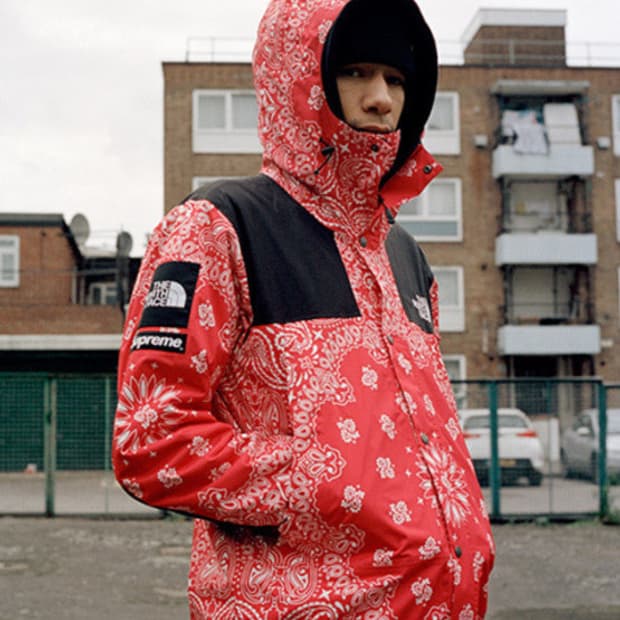 슈프림 정품 노스페이스 반다나 바람막이 새제품 팝니다