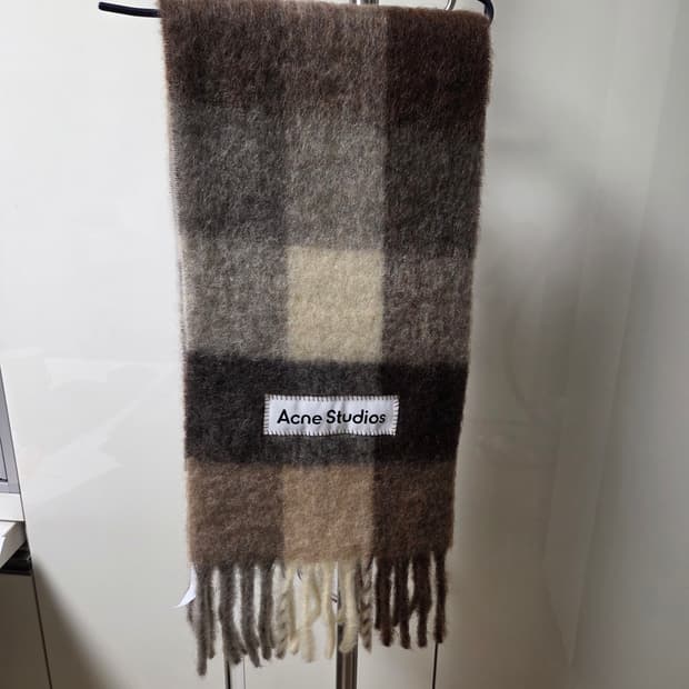 아크네스튜디오 모헤어 알파카 체크 목도리