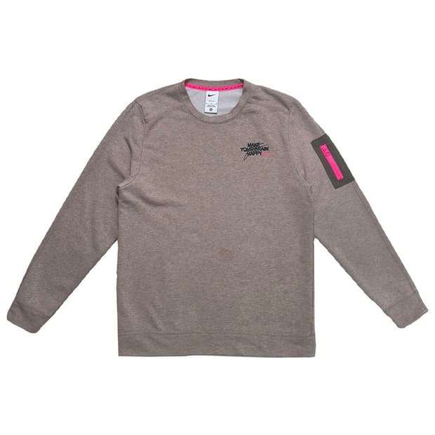 나이키 22FW 백스마일링 페이스 그래픽 프린트 맨투맨 M