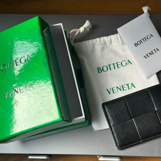 보테가베네타 카프스킨 카드지갑 (블랙)