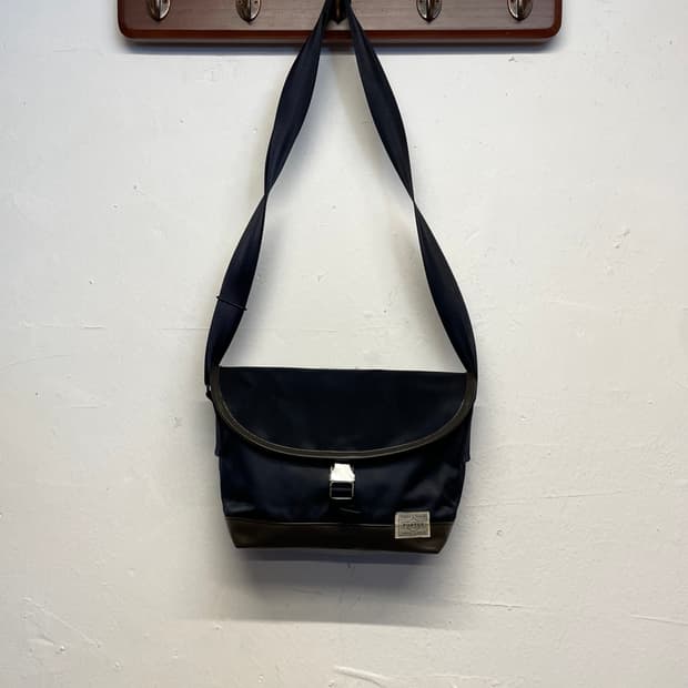 포터 X Sac's bar 네이비 나일론 크로스 백