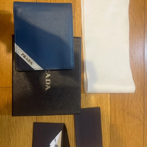 프라다 사피아노 남성 반지갑 오체아노