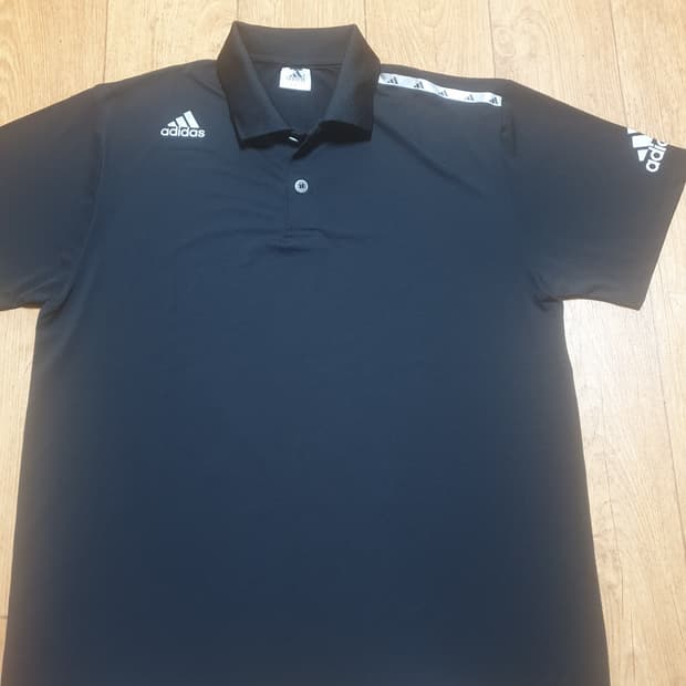 아디다스 반팔 카라티 110 사이즈입니다