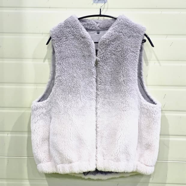 그라데이션 양모 조끼