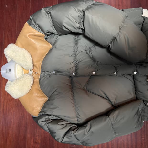 록키마운틴 크리스티 패딩 50주년 올리브 44사이즈